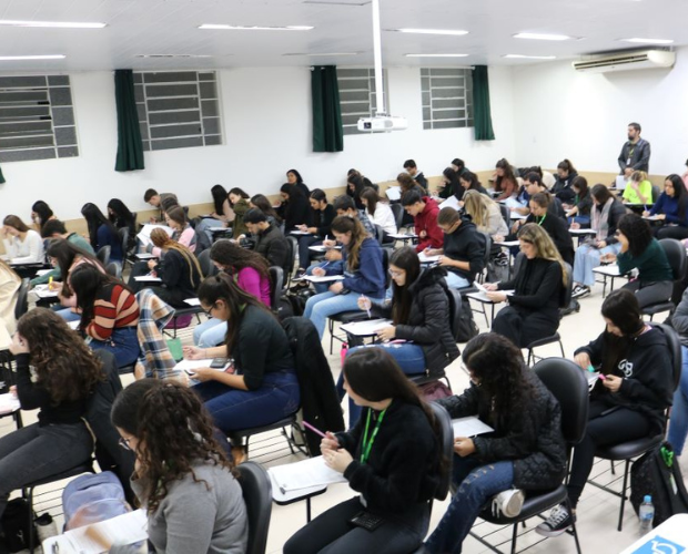 Mais de 240 alunos fazem Prova Integrada do curso de Farmcia na Univs